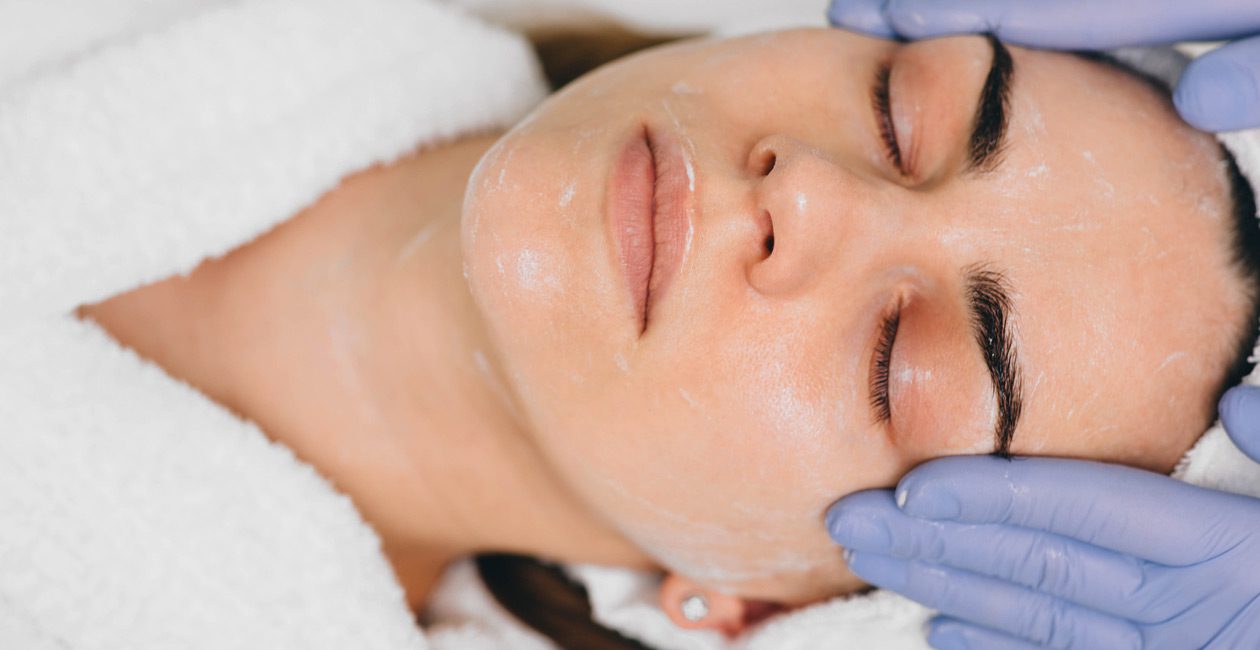 woman-undergoing-radiofrequency-microneedling-treatment