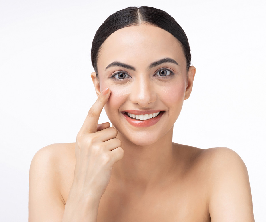 Close-up-of-woman-smiling-after-cosmetic-treatment