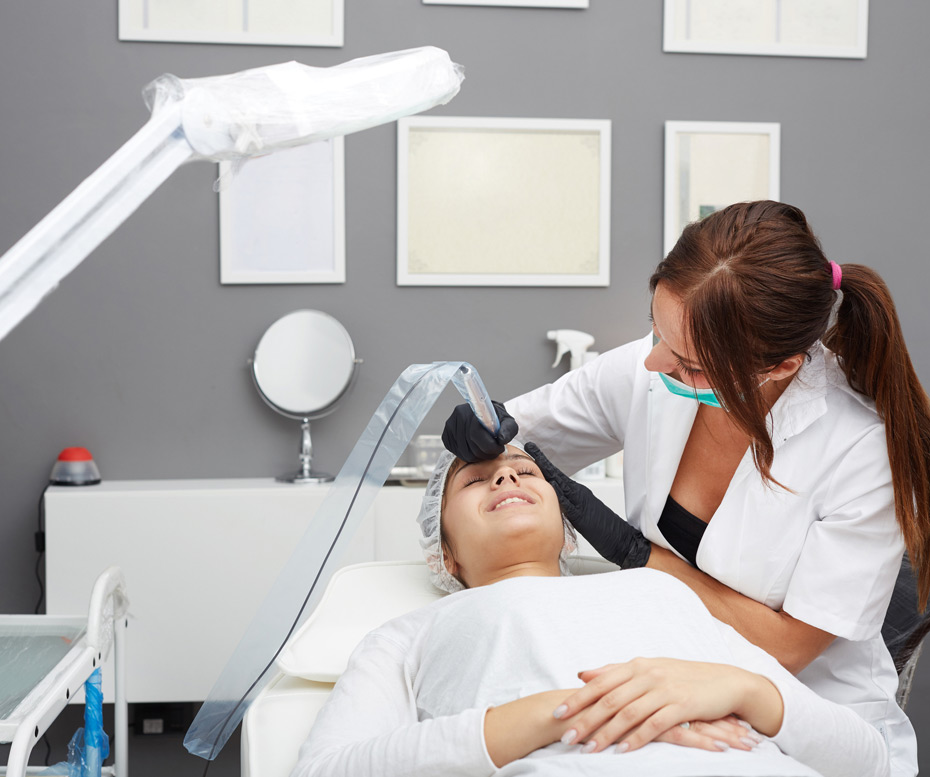 Cosmetologist-applying-permanent-make-up-on-eyebrows