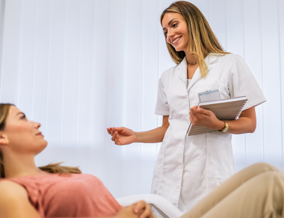 Cosmetologist-examining-a-patient