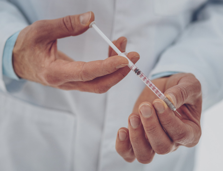 Doctor-preparing-Botox-injection-with-fine-needle