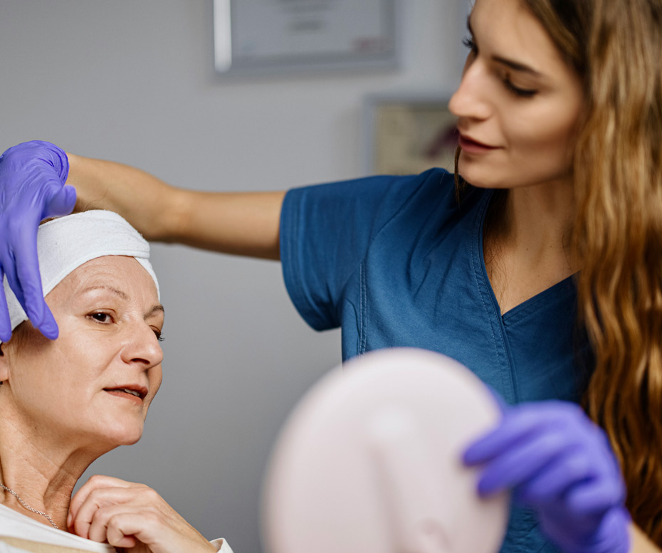 Female-doctor-talking-about-beauty-treatments-with-patient