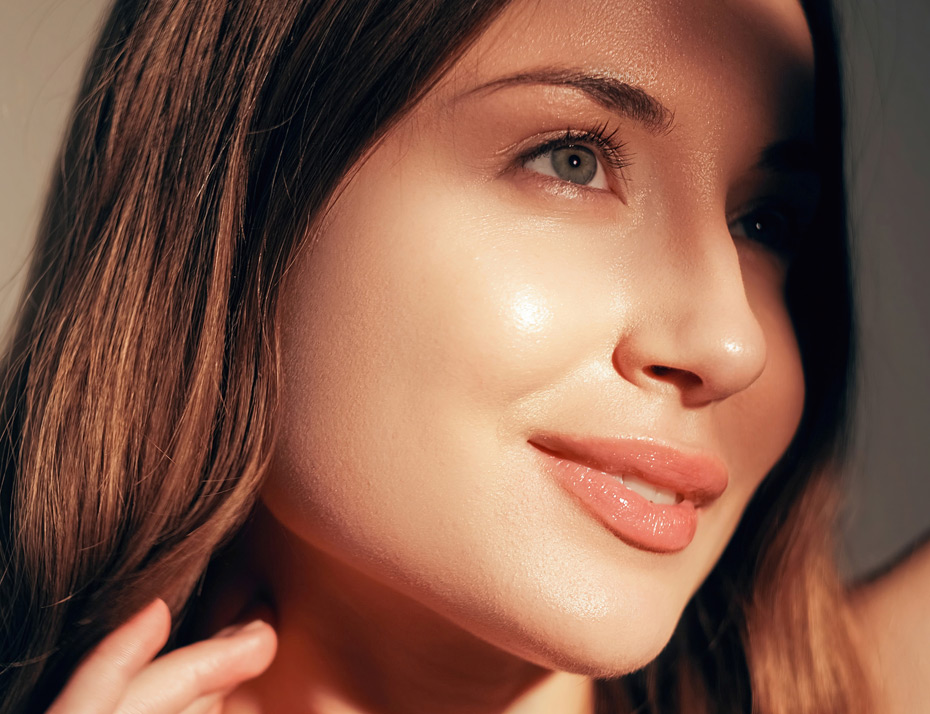 Smiling-woman-with-smooth-skin