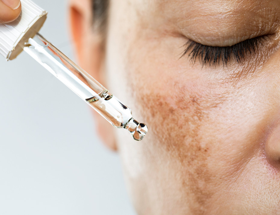 Woman-with-face-serum-for-skin-brightening