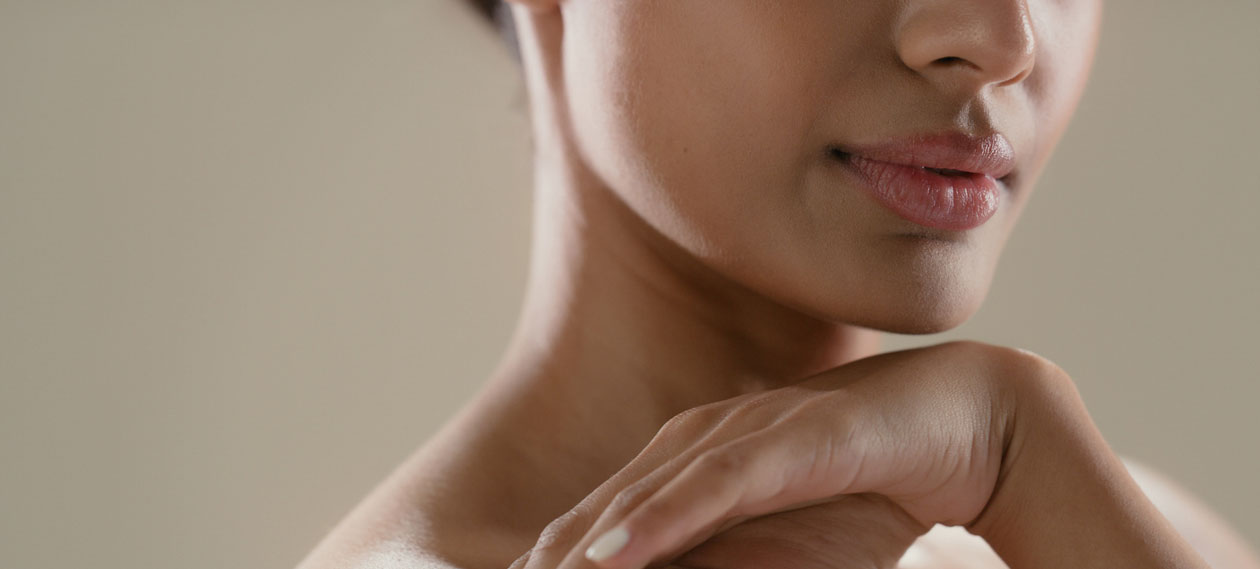 lower-face-of-female-with-focus-on-lips